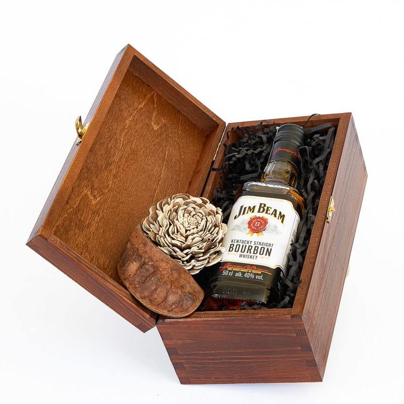 whisky w drewnianej skrzynce Jim Beam